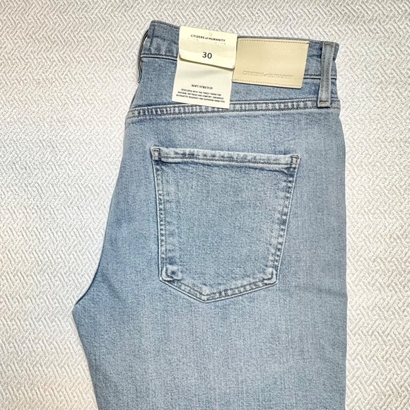 NWT CITIZENS OF HUMANITY Isola Flare Mid Rise Jeans Pegasus Blue Size 30 L32 - Picture 2 of 15